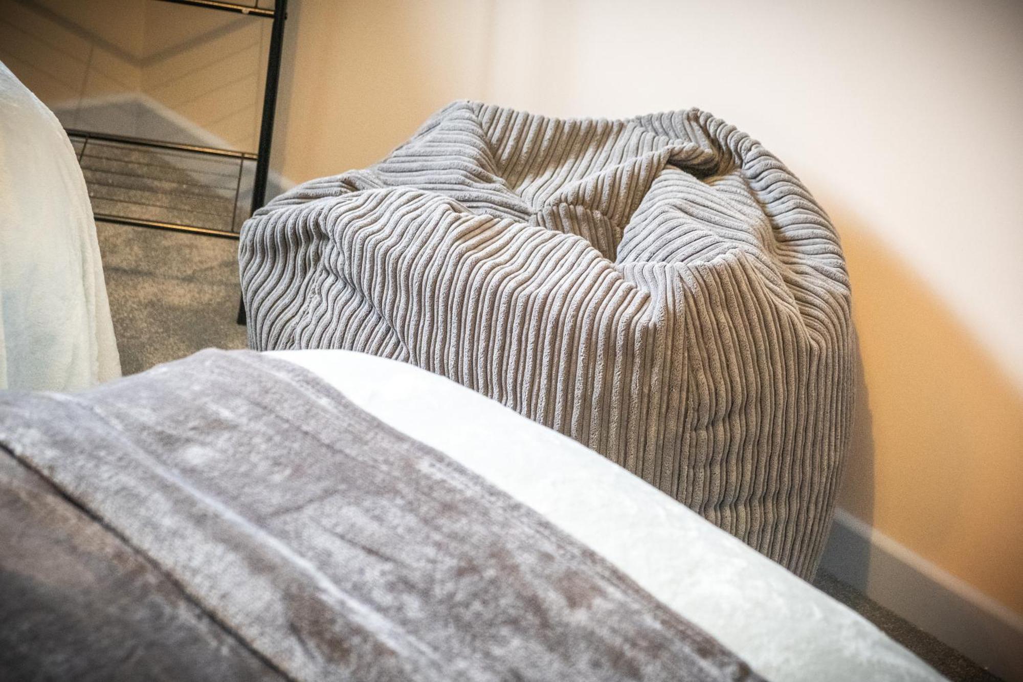 Mk 2-Bedroom Contractor'S Gem, 5 Beds, Sleeps 6, Free Parking Milton Keynes Exterior photo