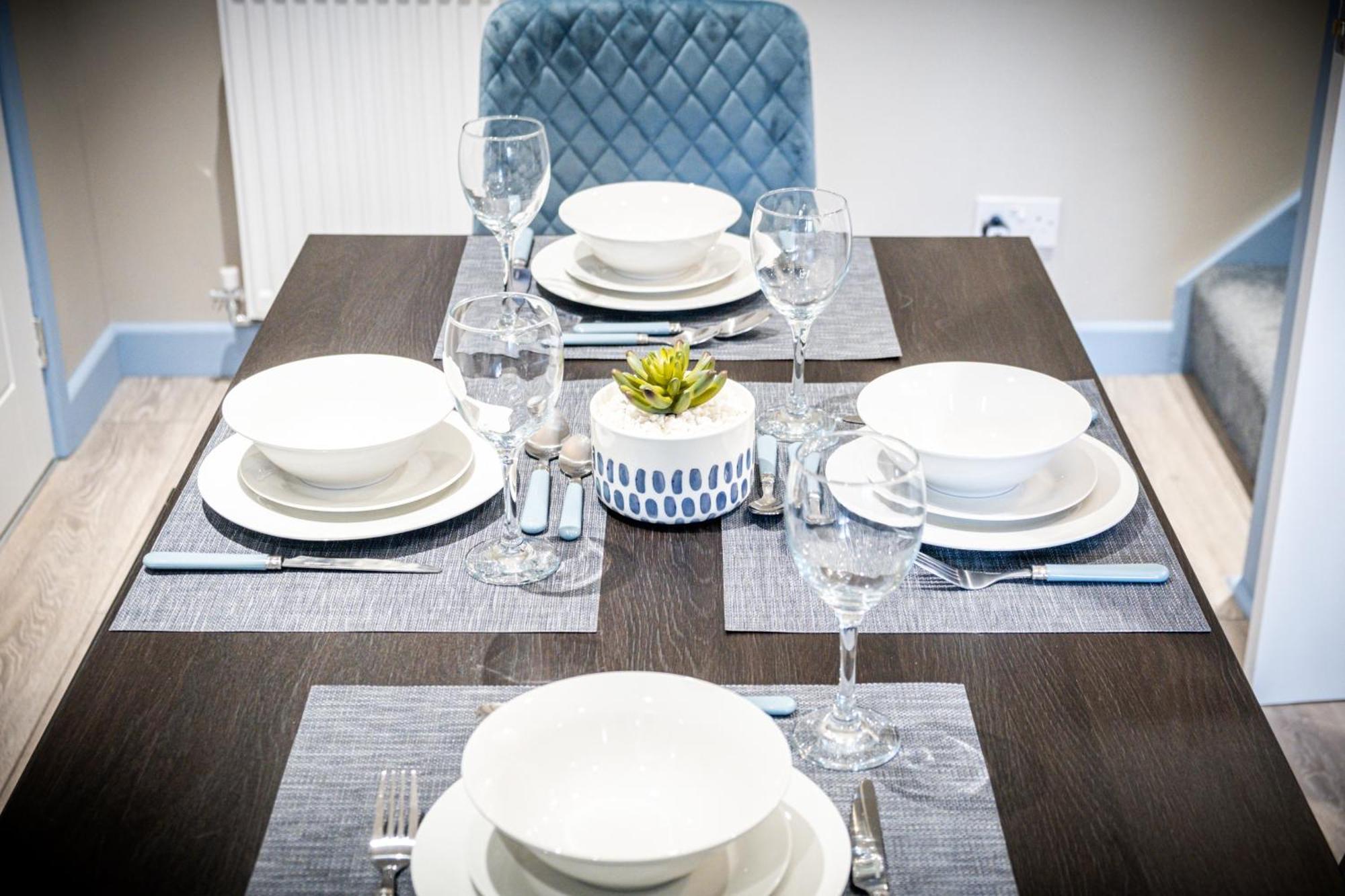Mk 2-Bedroom Contractor'S Gem, 5 Beds, Sleeps 6, Free Parking Milton Keynes Exterior photo