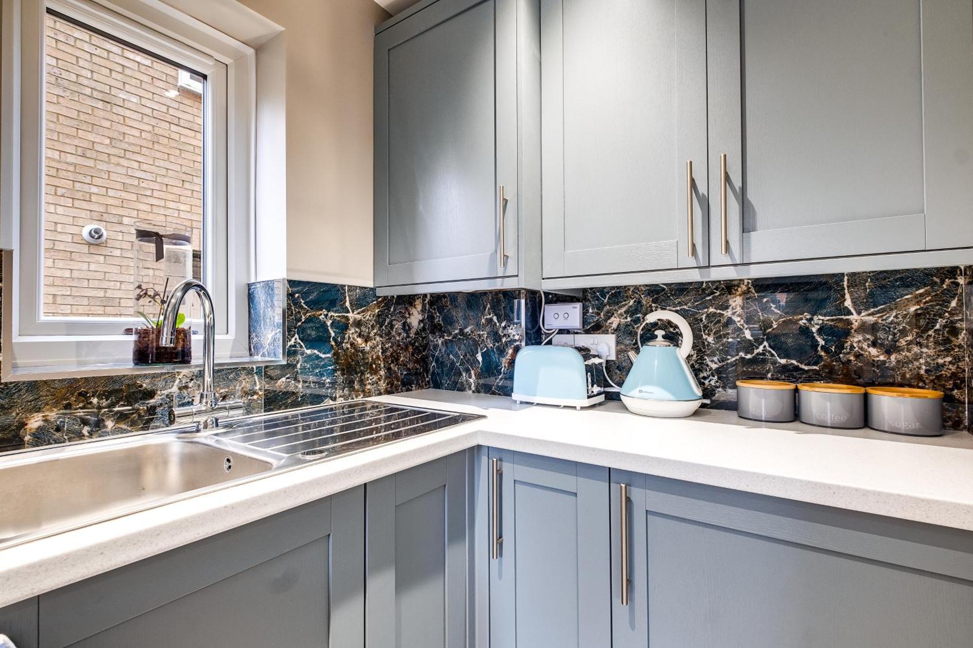 Mk 2-Bedroom Contractor'S Gem, 5 Beds, Sleeps 6, Free Parking Milton Keynes Exterior photo