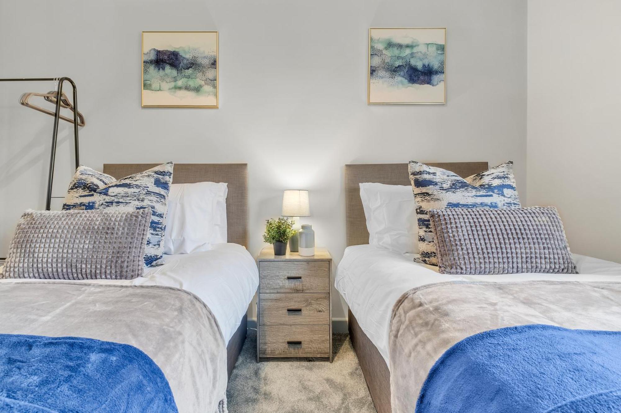 Mk 2-Bedroom Contractor'S Gem, 5 Beds, Sleeps 6, Free Parking Milton Keynes Exterior photo