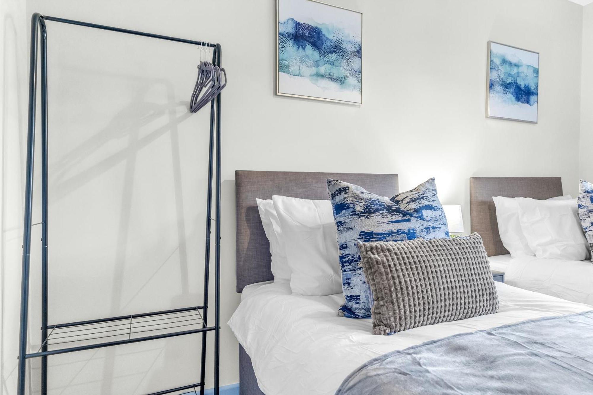 Mk 2-Bedroom Contractor'S Gem, 5 Beds, Sleeps 6, Free Parking Milton Keynes Exterior photo